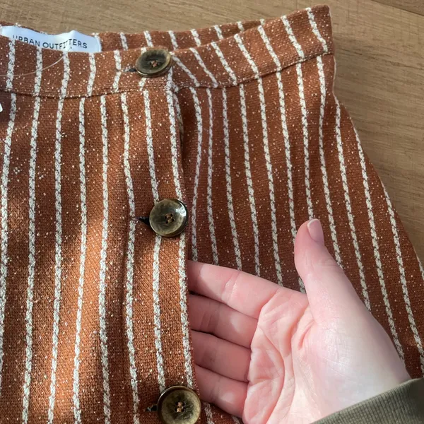 NWT Urban Outfitters Size M Brown and White Pinstriped asymmetrical mini skirt - Image 9