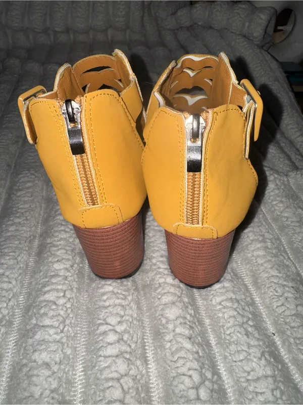 Tan Cutout Peep Toe Wedge Sandals Size 36 - Image 5