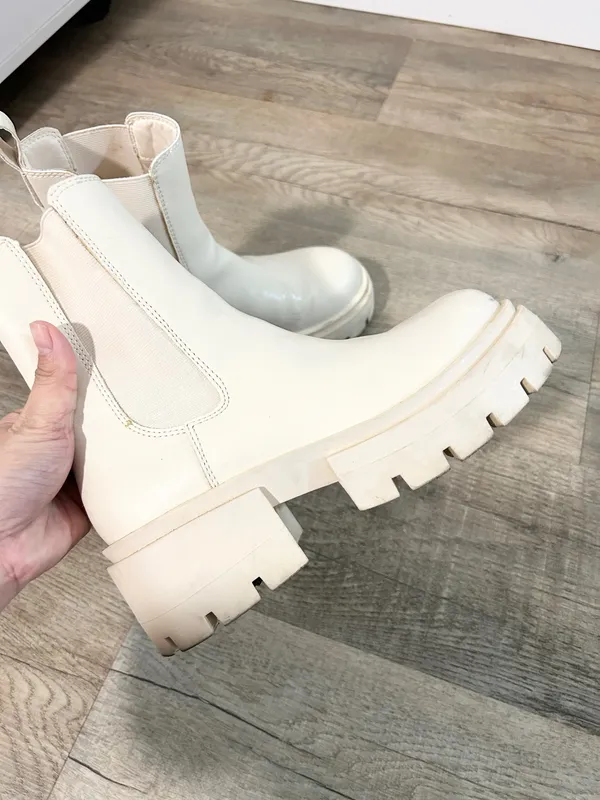 Forever 21 cream chunky sole Chelsea boots size 6 - Image 4