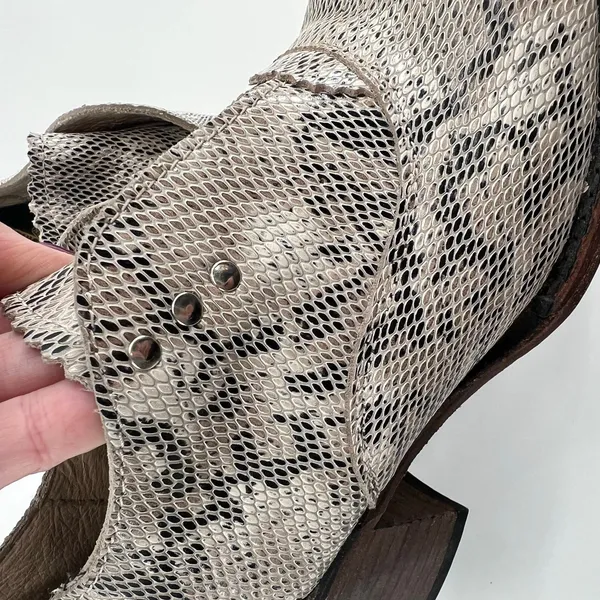 FREEBIRD by Steven Women’s Sadie neutral Python Embossed Bootie western size 7 - Image 7