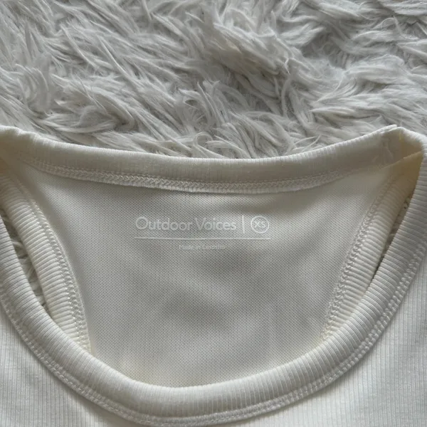 Outdoor Voices Ribbed Racerback Tank XS White Ruched Sides Removable Pads NWOT - Image 3