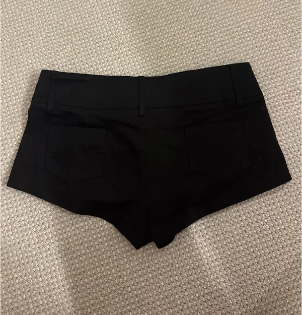 Edikted Shorts - Image 2
