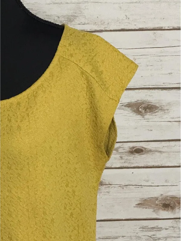 Ann Taylor LOFT textured knit top/blouse Small yellow cap sleeve minimalist - Image 3