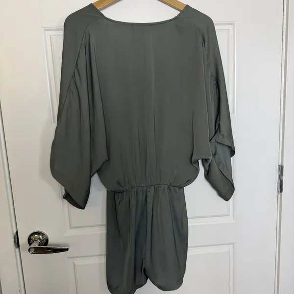 Lulus Olive Green Satin Romper Quarter Sleeve Size Small - Image 4