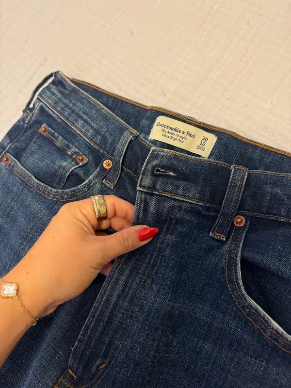 Abercrombie Ankle Straight Ultra High-Rise - Image 2