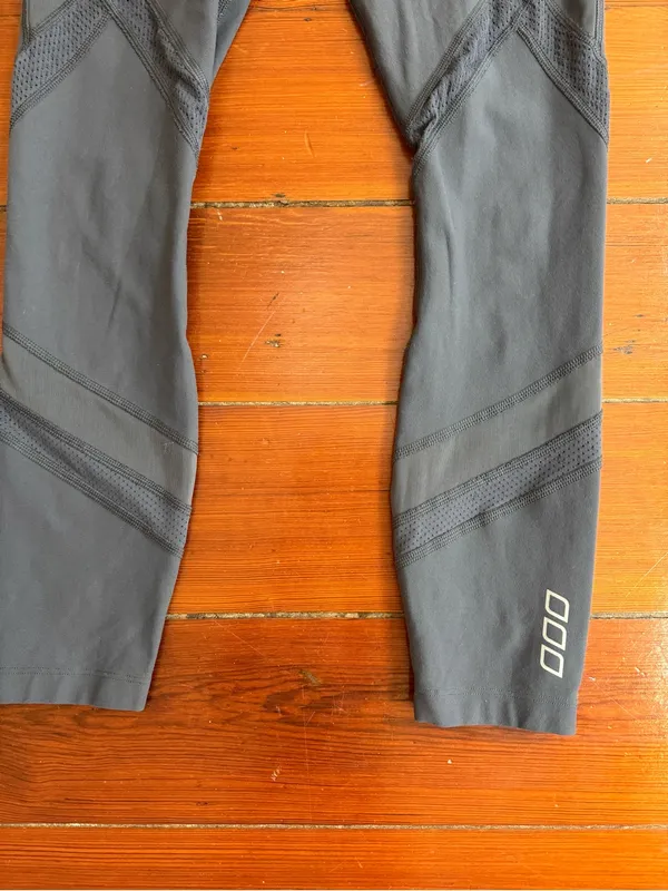 Lorna Jane Ankle Biter Grey Mesh Athletic Gym Leggings Sz S 💚🍄 - Image 2