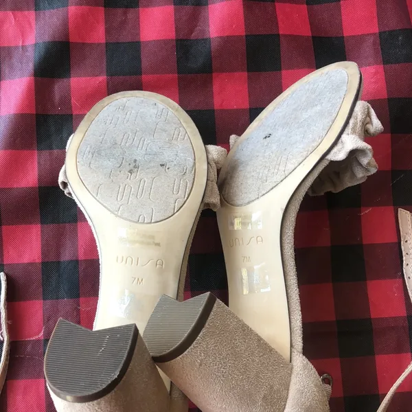 Unisa Ruffled tan heels - Image 9