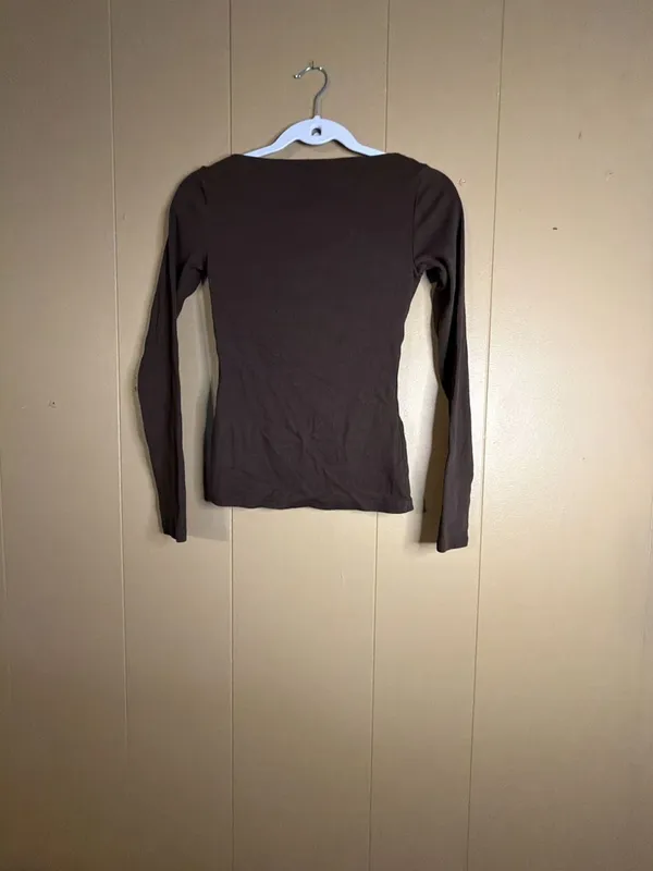 Zara Women's Chocolate Brown Ribbed Long Sleeve V-Neck Top - Image 3