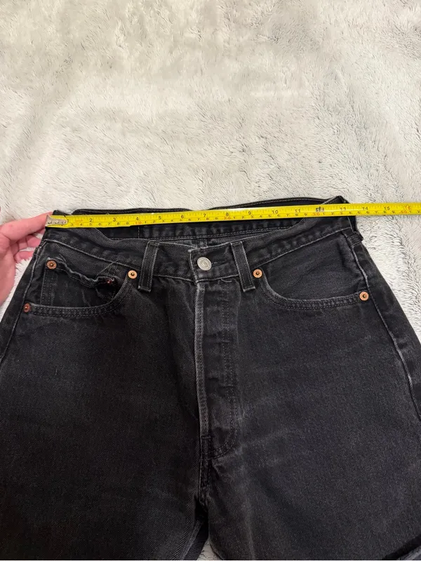 Levi's Black Raw-Hem High-Rise Denim Shorts - Image 4