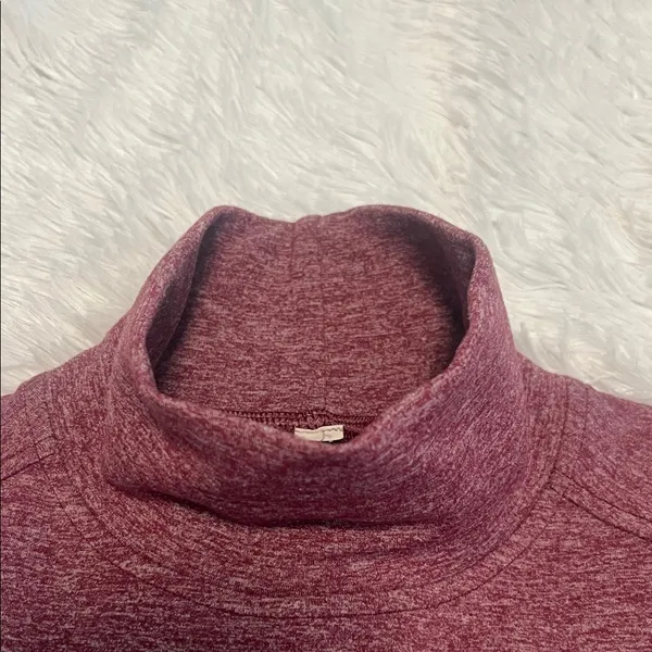 Lululemon Athletica Ready to Rulu Turtleneck Size 4 - Image 4