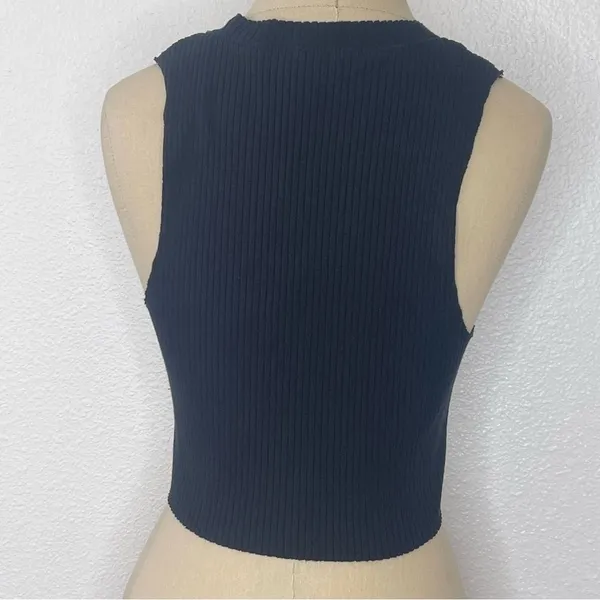 Aerie Size Medium Raw Hemmed Crop Top Ribbed Solid Black Tank - Image 3