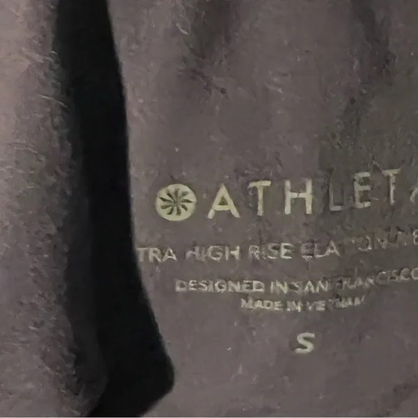 Athleta black capri leggings - Image 4