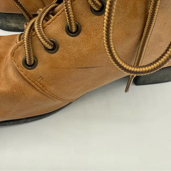 Tan lace up ankle boots with a boho vibe. Size 9.5 - Image 9