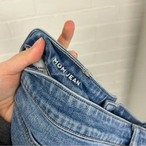 American Eagle Distressed Knee Mom Jeans Size 18 Long - Image 3