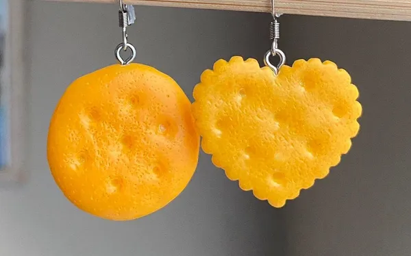 Handmade Kawaii harajuku y2k style biscuit earrings🩷 - Image 6
