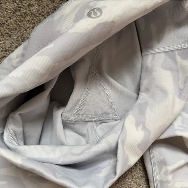 Lululemon Wunder Under Short 10" *Ribbed in Incognito Camo Jacquard White Size 4 - Image 8