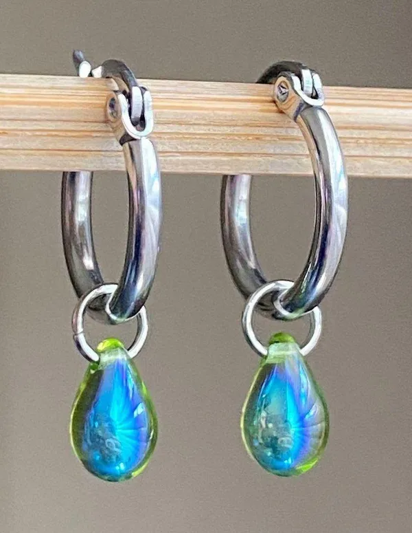 Handmade aurora olive green mini teardrop Czech glass simple minimalist hoop earrings💚🫒💕 - Image 2