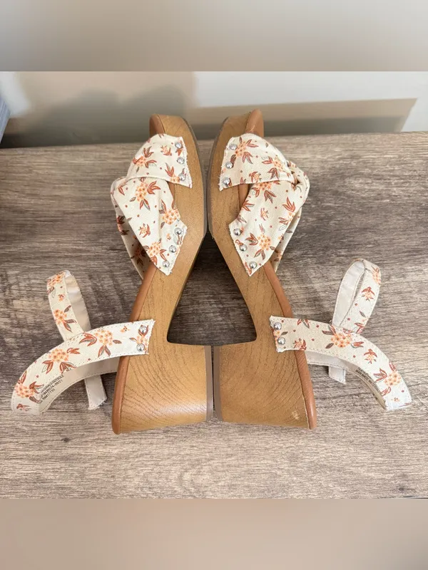 Universal Thread Faux Wood Clog Sandals Women’s Size 9.5 Floral Buckle Boho - Image 11