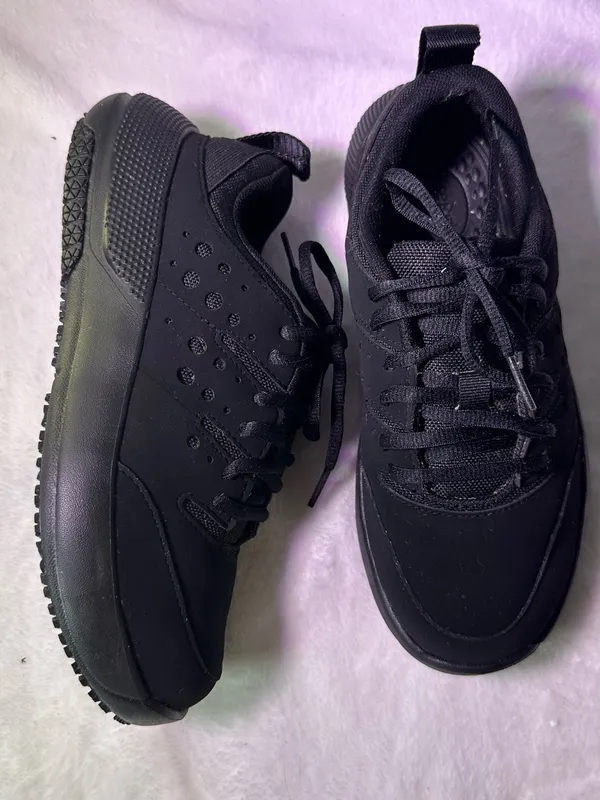 CROCS Men's All-Black Lace-Up Sneaker - Image 7