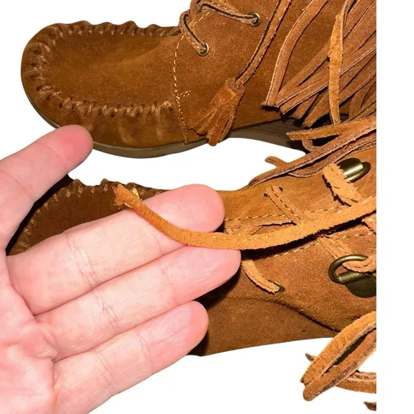 Minnetonka‎ Brown Suede Fringe Wedge Ankle Boots Size 8 - Image 10
