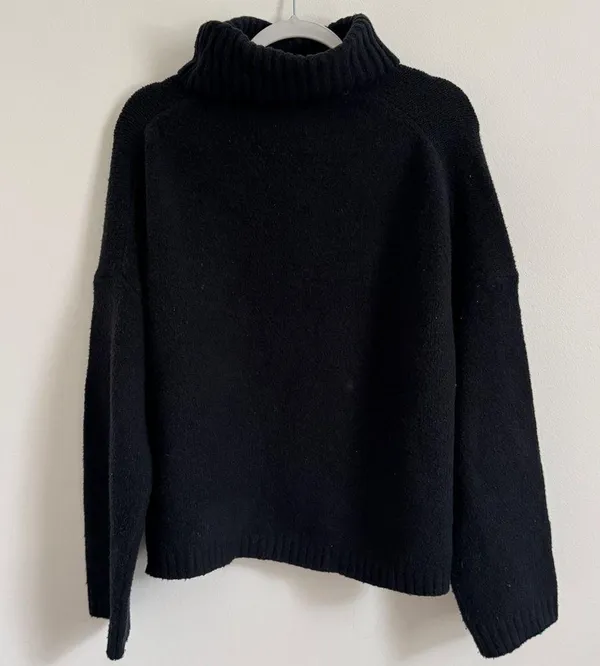 Abercrombie & Fitch Black Turtleneck Sweater Size Medium Wedge - Image 9