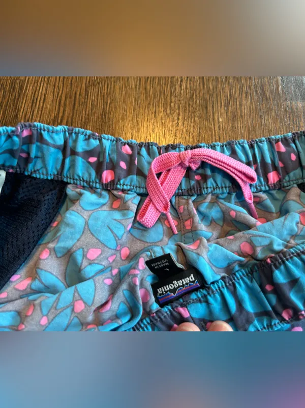 Patagonia Barely Baggies Pollen Confetti Dolomite Blue Navy Blue Pink size L - Image 9