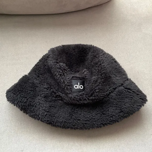 Alo Yoga Foxy Sherpa Bucket Hat Black S/M - Image 4