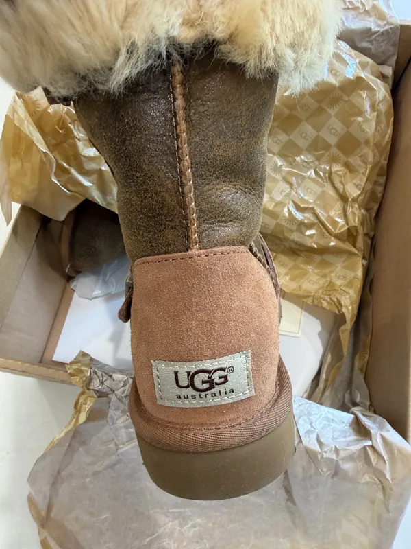 UGG Boots Classic - Image 4