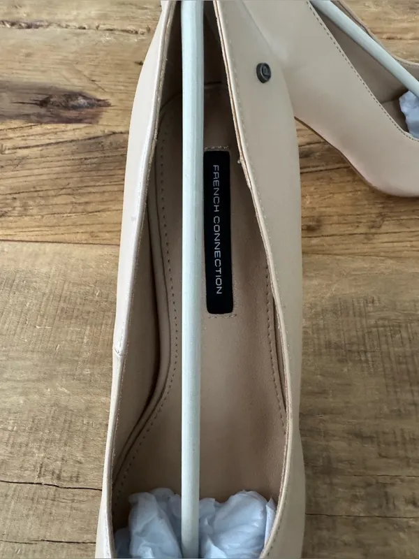 NEW IN BOX French Connection Nude Raven Pumps Flared Block Heel ~ size 10 - Image 10