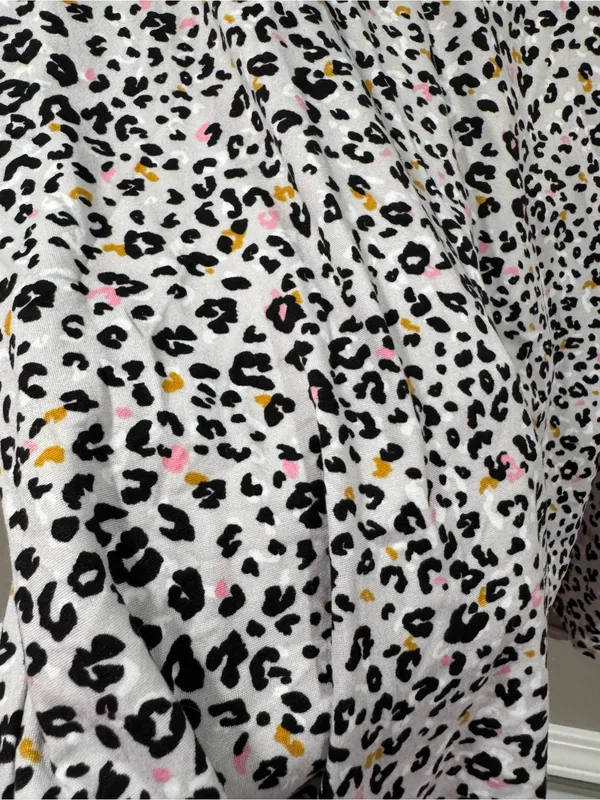 Entro Two-Tone Leopard Patchwork V-Neck Top - White, Taupe, Black - Image 4
