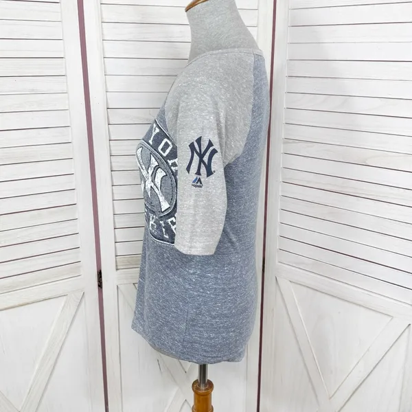 Majestic Official MLB New York‎ Yankees V Neck Slub Tee Shirt Blue Grey Medium - Image 2