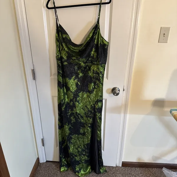 The AKIRA Label Lennon Printed Metallic Maxi Dress NWOT 2X Homecoming - Image 3