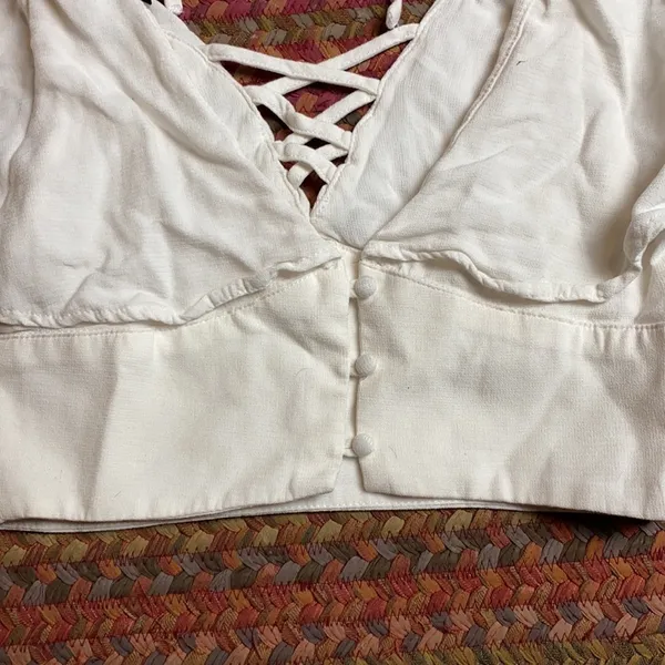 Forever 21 WHITE RUFFLE PEASANT CROP BLOUSE - Image 4