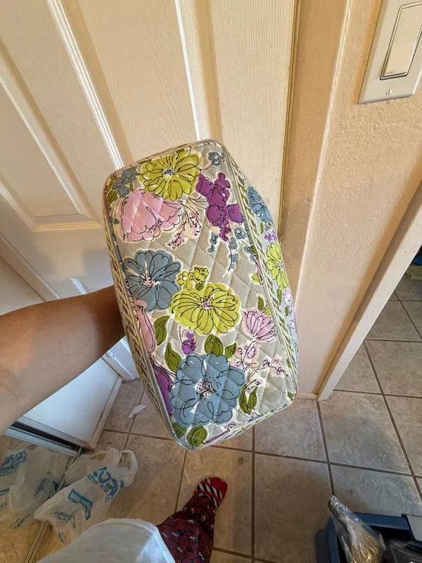 Vera Bradley Watercolor Cinch Tote Quilted Shoulder bag - Image 3