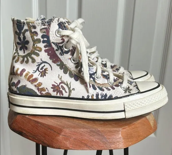 Converse Chucks Size 6 women’s US Stylish Floral High-Top Sneakers - Image 4
