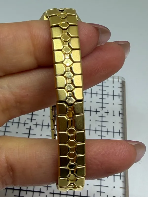 Vintage Carriage by Timex Gold Tone Oval Quartz Watch Stretch Band size 4” - Image 2