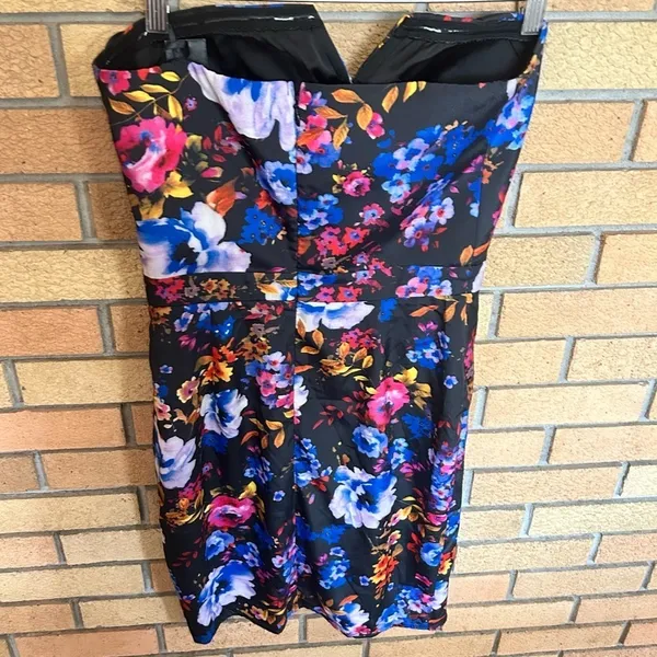 NWT Yumi Kim Women’s Black Floral Strapless Mini Wrap Dress Size Small - Image 2