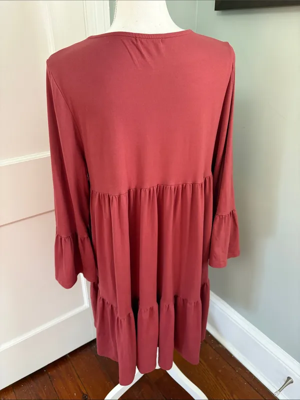 entro Rust Red V-Neck Long Sleeve Tiered Dress Size Medium - Image 3