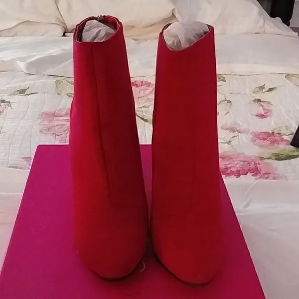 NIB Shoedazzle Lisa size 6 beautiful Red Jeweled ankle Boots with 4” heel - Image 4