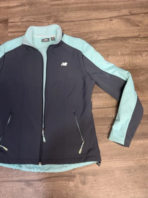 New Balance Women’s M Softshell Fleece Lined Colorblock Athletic Jacket - Image 6