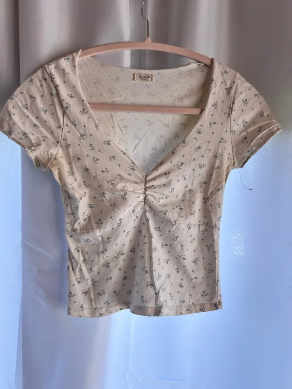 Brandy Melville Blue Floral Gina Top White - Image 4