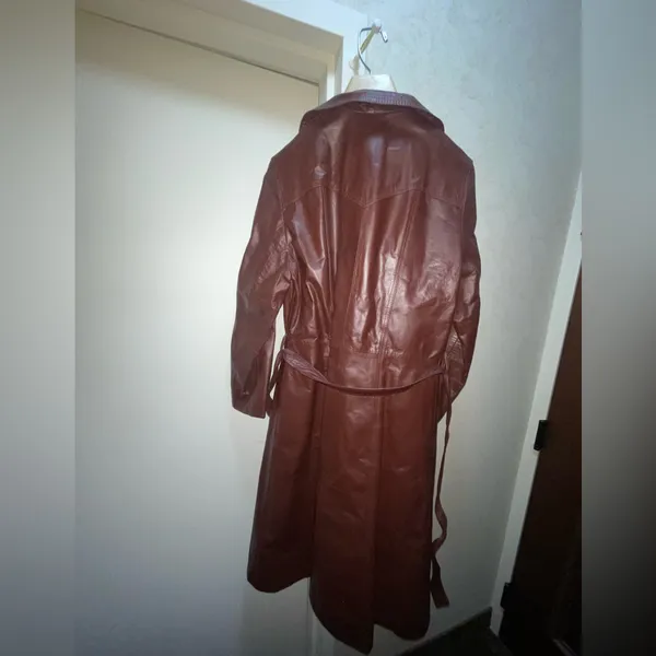 Vintage Avanti Brown Leather Trench Coat from the 1970’s Size Small - Image 2