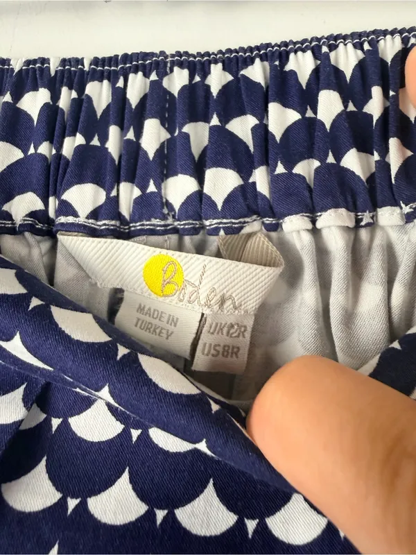 Boden elastic waist pants scalloped design navy & white size 8 - Image 3