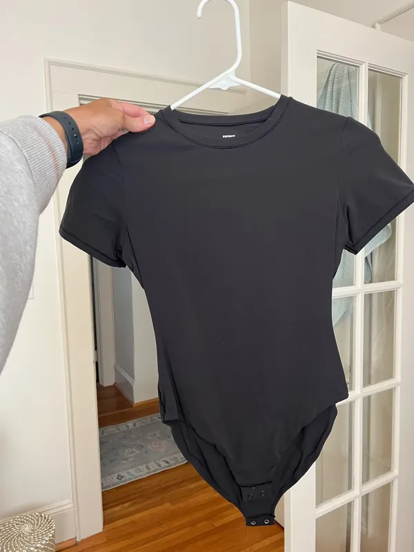 SKIMS Fits Everybody Tshirt Bodysuit - Image 3