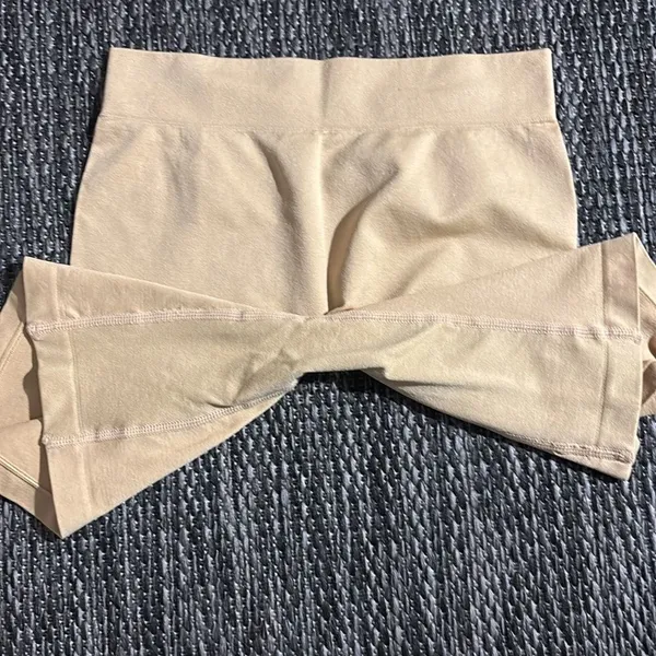 Shapewear Shorts Seamless Tummy Control Nude Neutral Size Small - Image 4