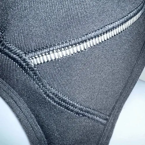 ATHLETA Black Racerback Tank Built In Bra Back Pockets Stretch Size Small‎ - Image 3