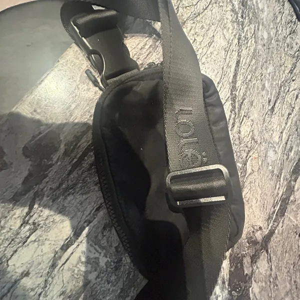 Lole Black adjustable sling waist/ fanny pack Bag - Image 5
