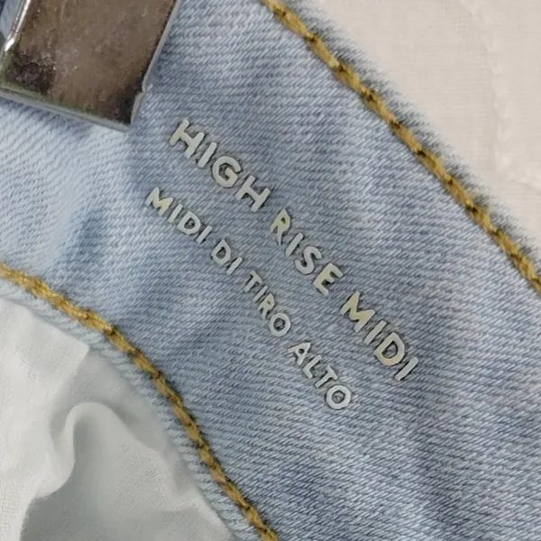 Universal Thread Denim Shorts Sz 6 Light Blue High Rise Midi Button Fly Fray Hem - Image 3