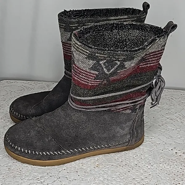 Toms Nepal native embroidered leather suede pull on moccasins ankle boots sz 7.5 - Image 5