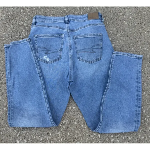 American Eagle Mom Straight Distressed Jeans Medium Wash Stretch‎ Size 4 Regular - Image 2